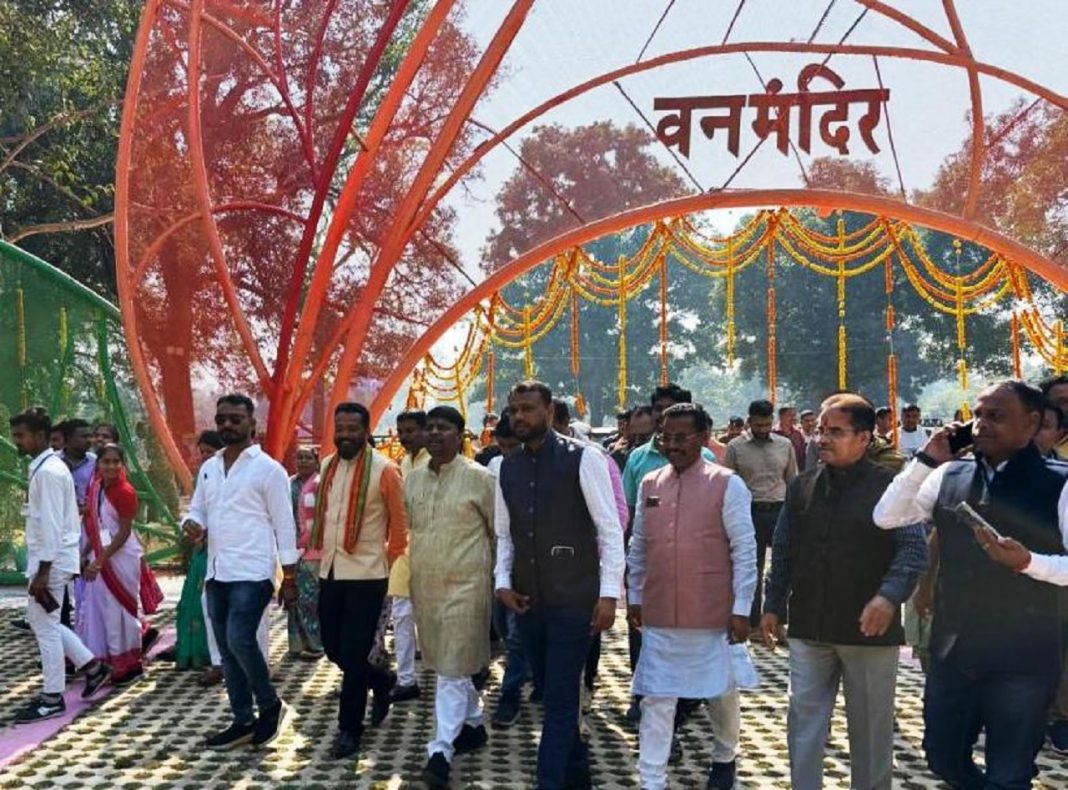 Forest Minister inaugurated the country's first Van Mandir by cutting the ribbon during his two-day stay in Dantewada