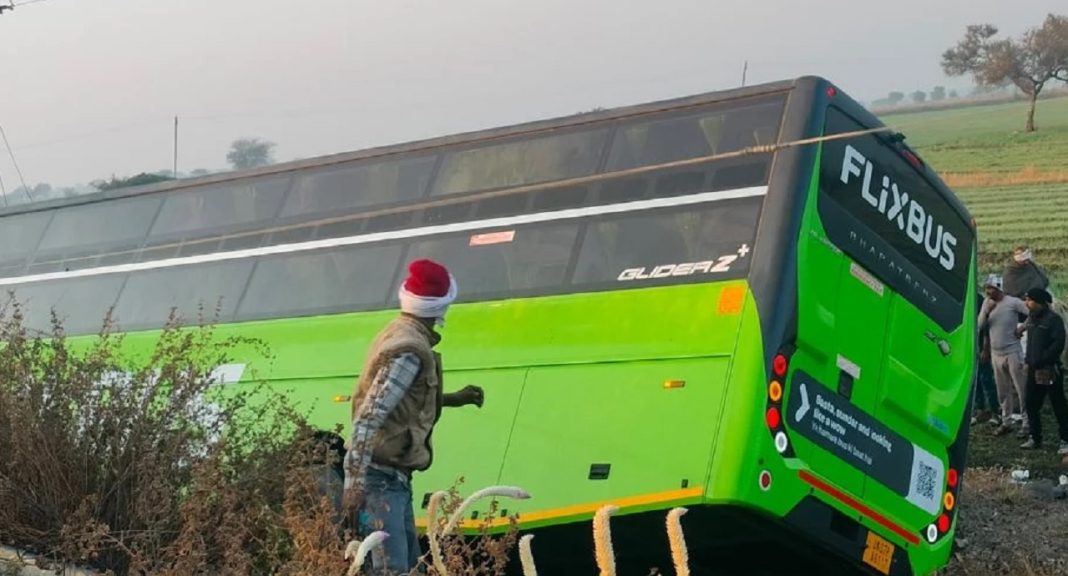 Driver fell asleep and bus overturned, one died, 20 people injured