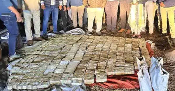 Gold worth more than 40 crores and cash worth 10 crores found in an abandoned car